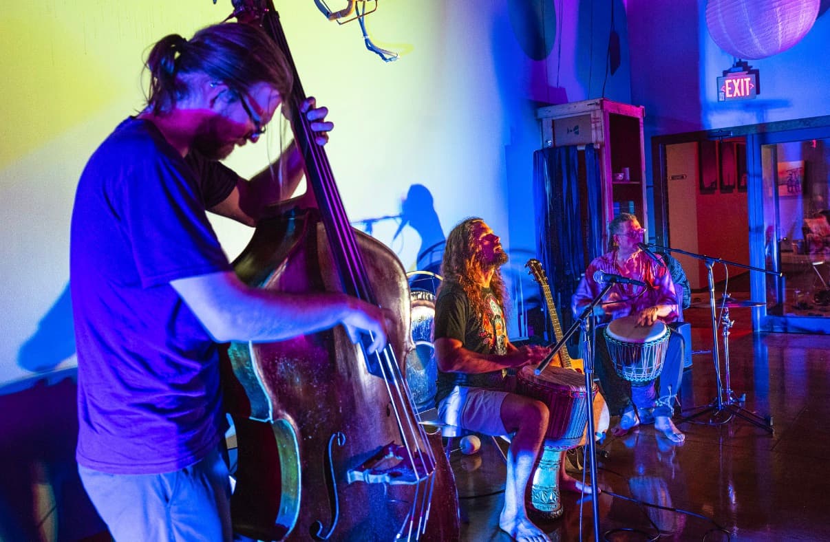 Live music and sound performance